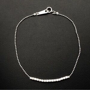 Diamond bar bracelet in white gold